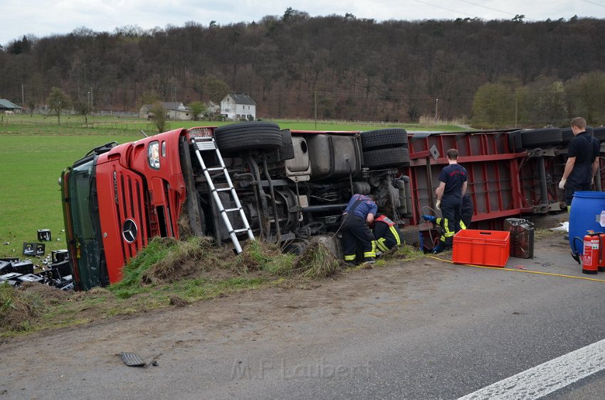 Bierlaster umgestuerzt A 3 Rich Frankfurt Hoehe AS Lohmar P011.JPG